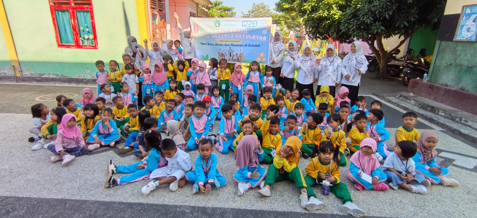 Photo Guru Bersama Anak-Anak